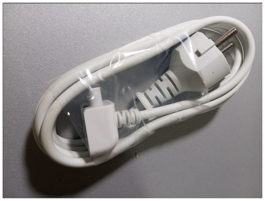 от вашего MacBook - magsafe и Type-c - зарядка, блок питания