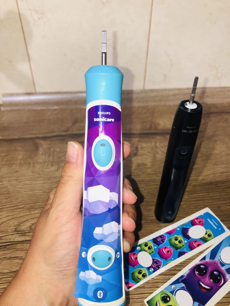 Philips sonicare електрически четки с накрайници подарък