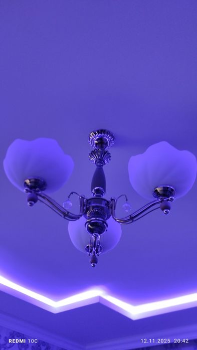 Люстра потолочная в отличном состоянии