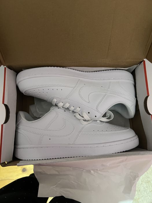 Чисто нови обувки nike