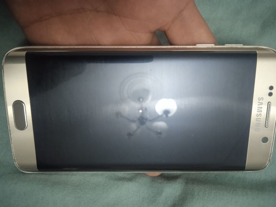 Samsung S6 edge va Samsung A7 telefonlar sotiladi