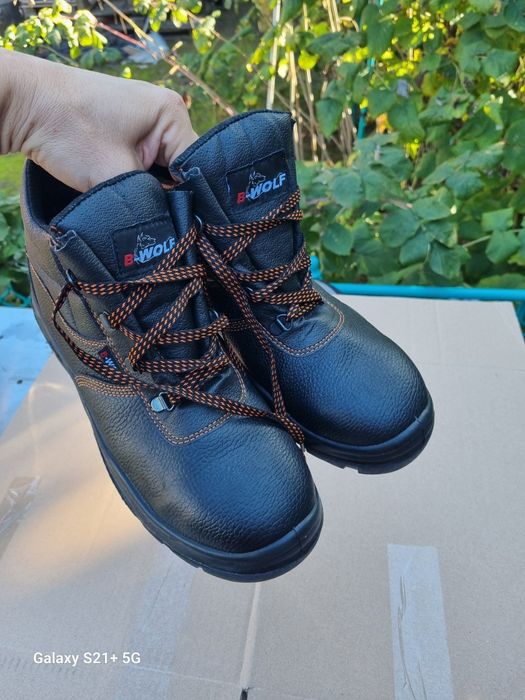 Bocanci de munca nr.43 cu bombeu metalic