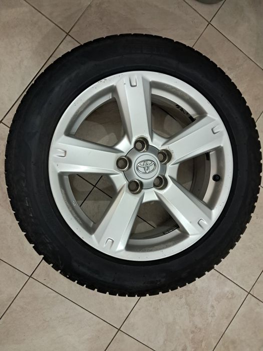 Продавам зимни гуми Pirelli 225 55 17 комлект с джанти 5х114,3