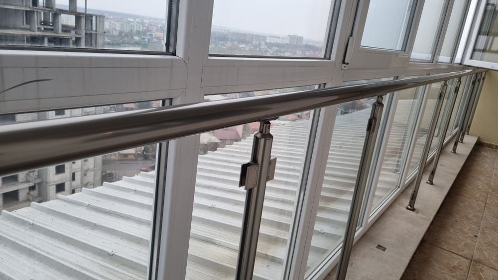 7.4m balustrada cu geamuri toate accesoriile