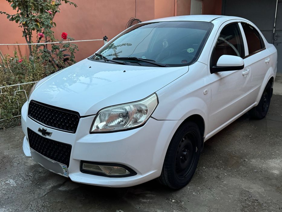 Nexia 3 2017 yil sotiladi srochno holati zor, narcini yana kelishamiz