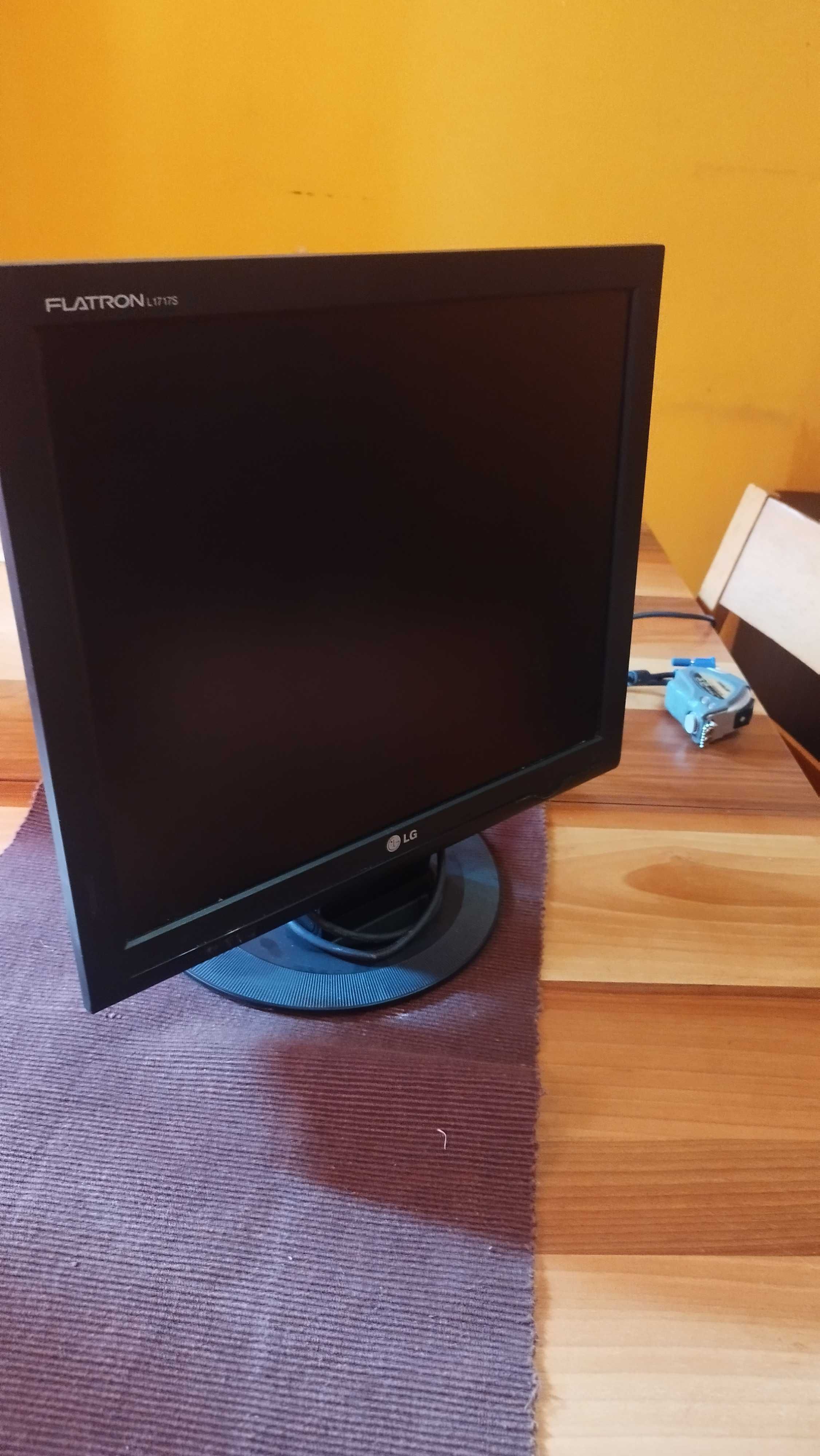 Moнитори Fujitsu и LG