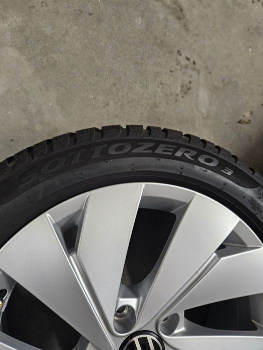 Оригинални джанти за Vw със зимни гуми Pirelli 205 50 17