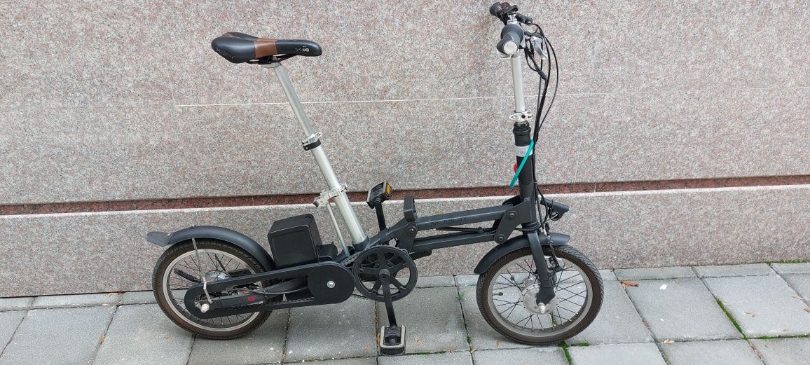 Продавам алуминиев френски сгъваем електрически велосипед 16 цола