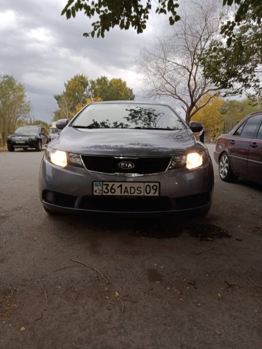 Продам автомобиль Kia Cerato 2010 г