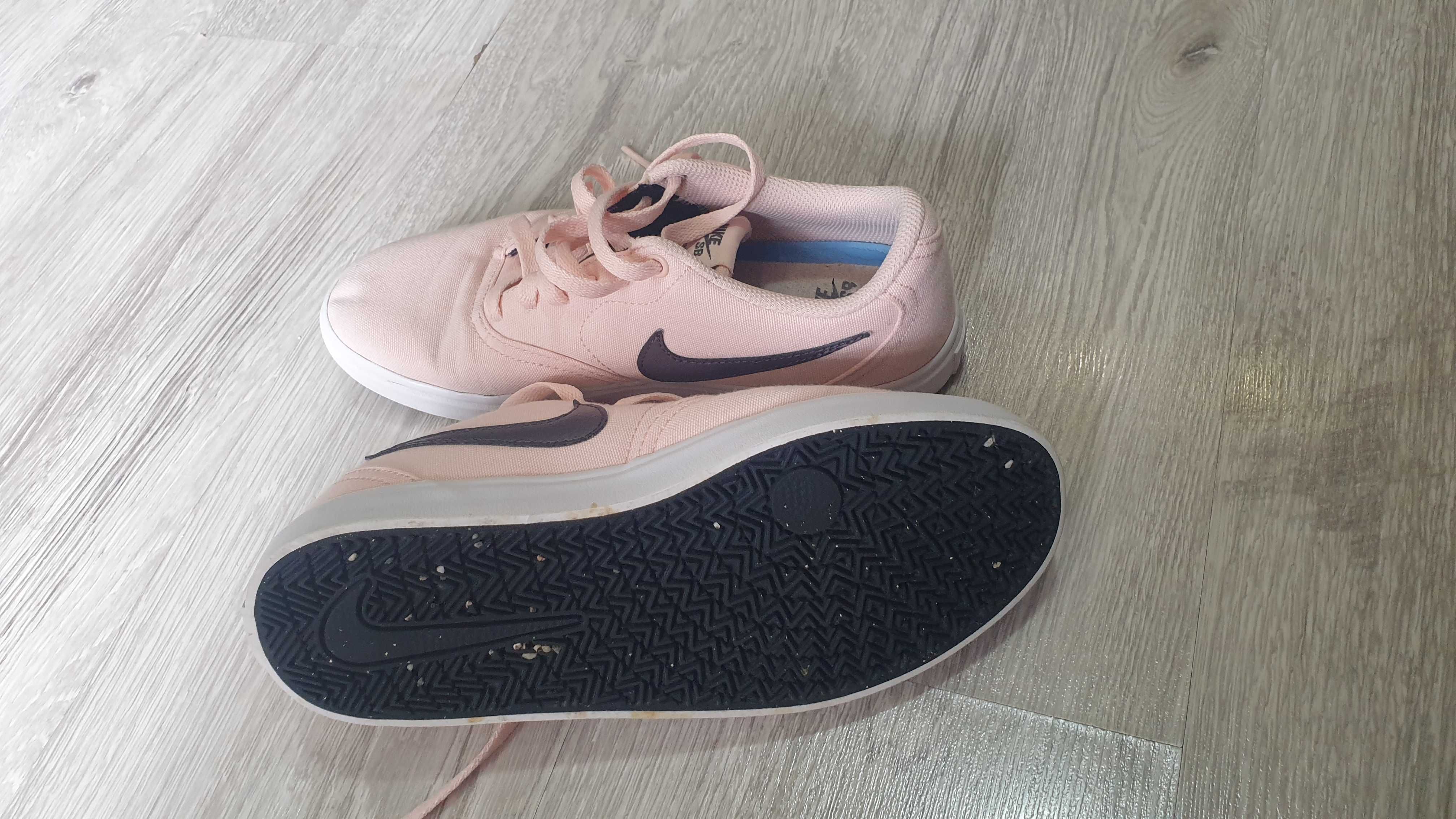 39 номер NIKE Дамски Кецове NIKE SB CHECK Маратонки