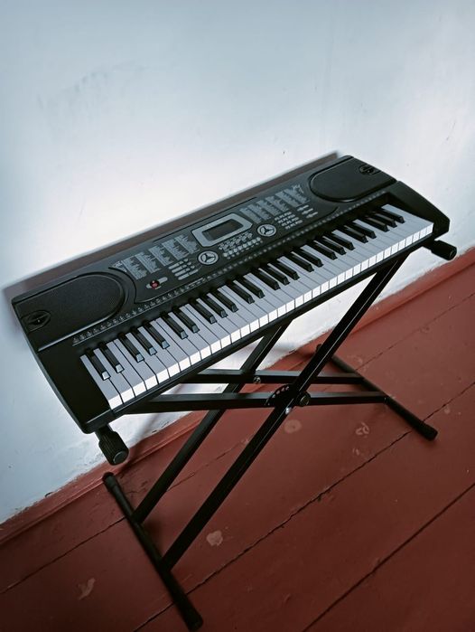 Продам синтезатор