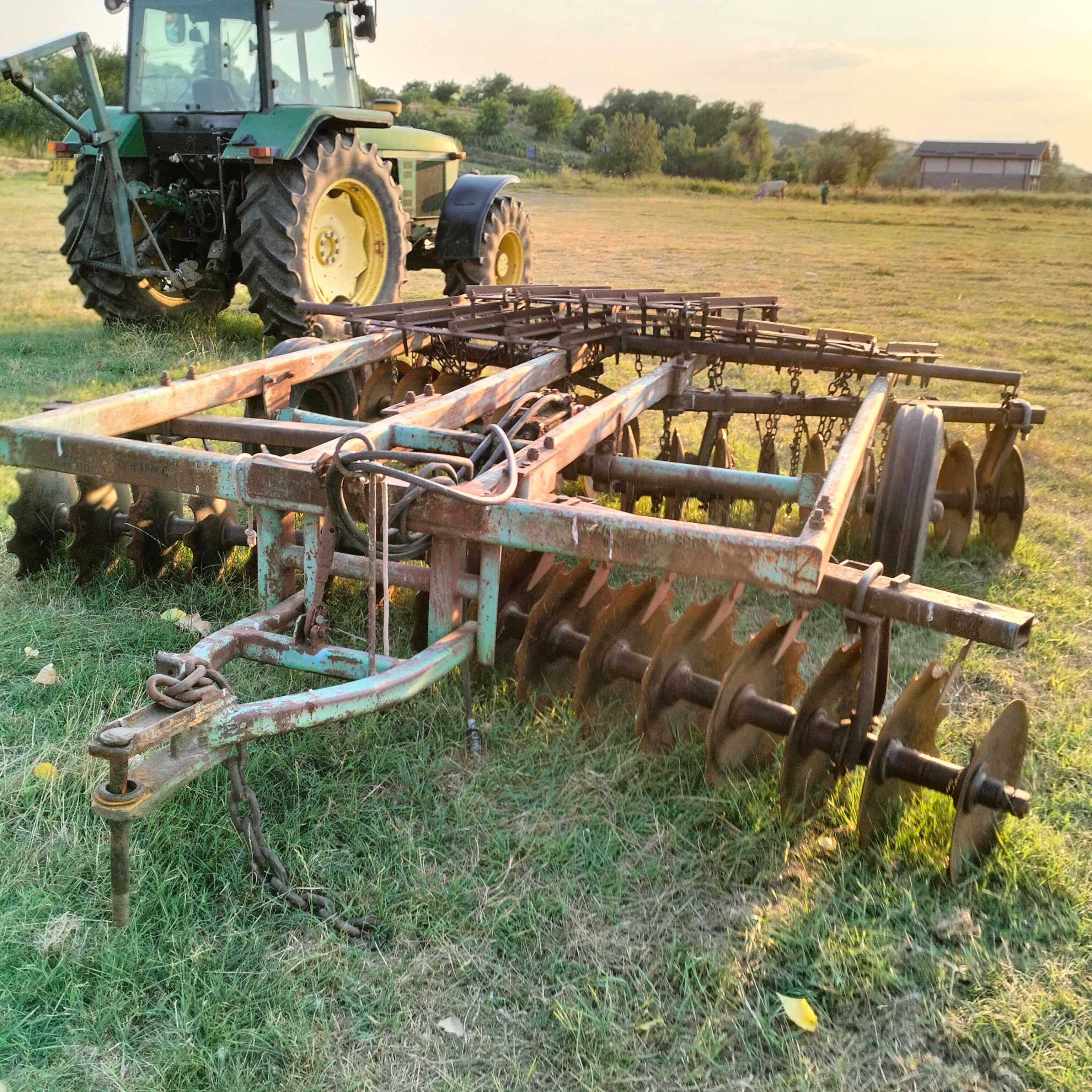 Vând JOHN DEERE 3640