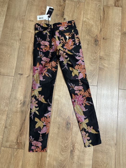 Дамски дънки GUESS размер 27 НОВИ