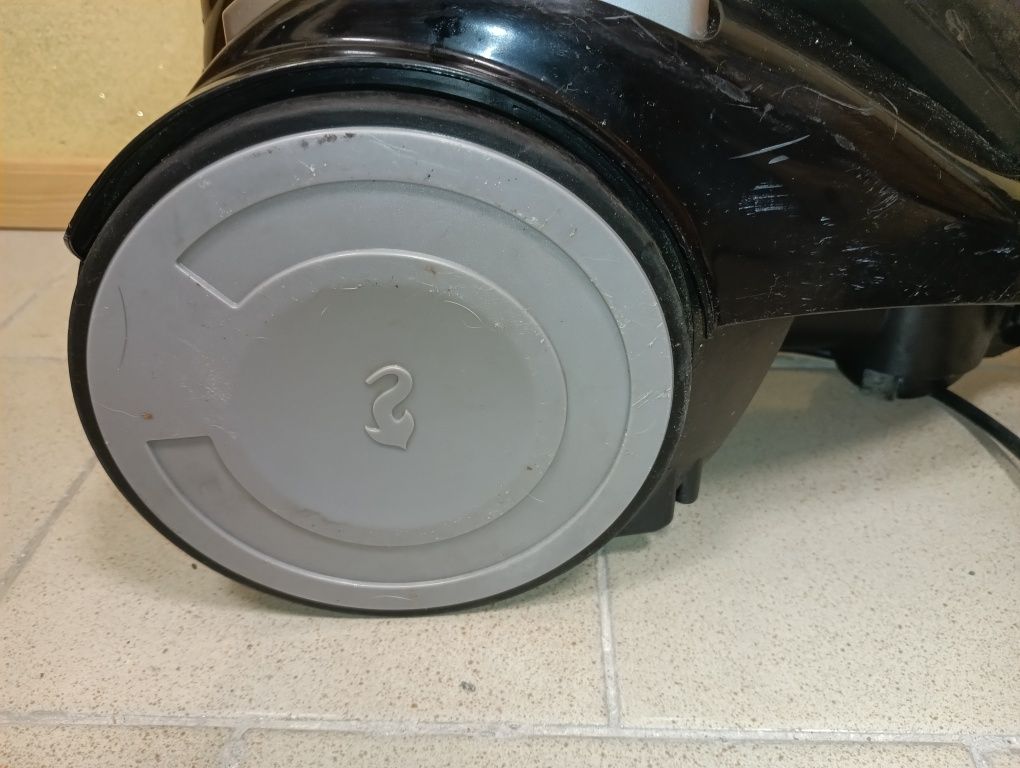 Dirt Devil Popster прахосмукачка без торба cyclone 800 w - 75 лв