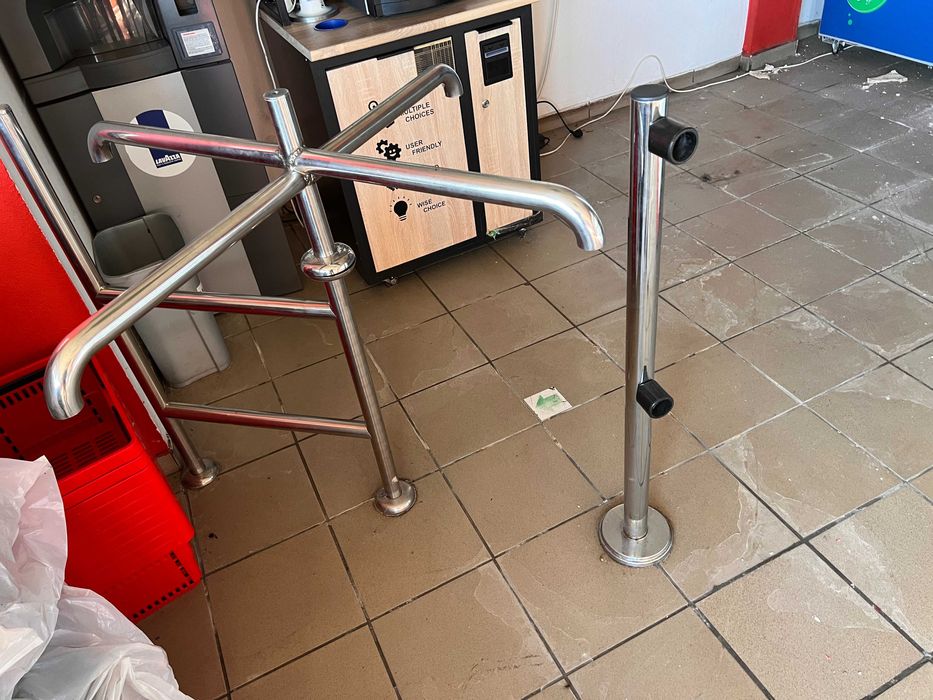 Poarta Acces + Stalpi Ghidaj Magazin/Market