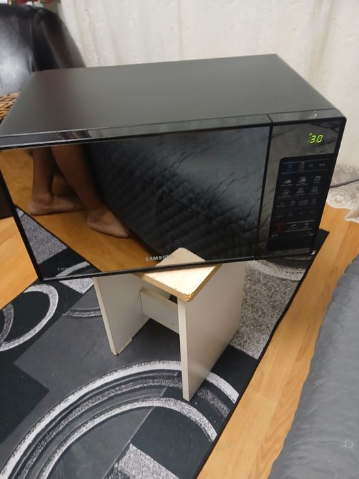 Vând cuptor cu microunde marca Samsung