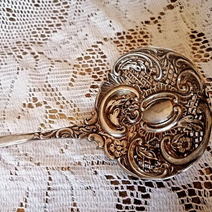 Сребърен прибор.