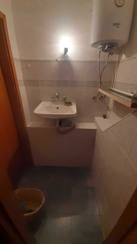 Дава се под наем Офис в Варна, Автогара - 30 кв.м за 331.5 € - Снимка #2