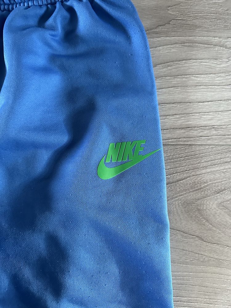 Pantaloni Nike.