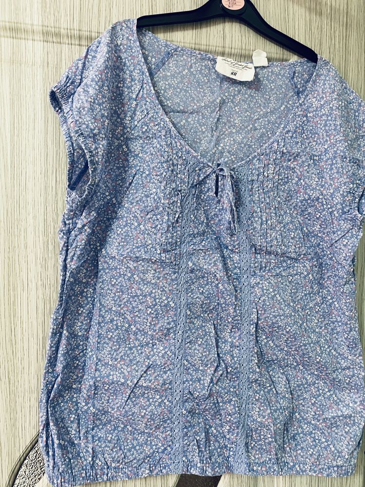 Vand 3 bluze bust 120 fiecare Doua sant noi si a treia in stare impeca