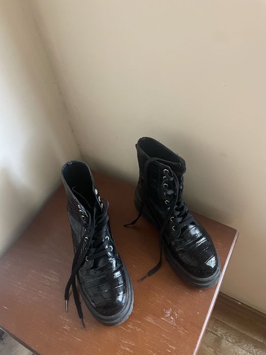 Дамски черни боти лак