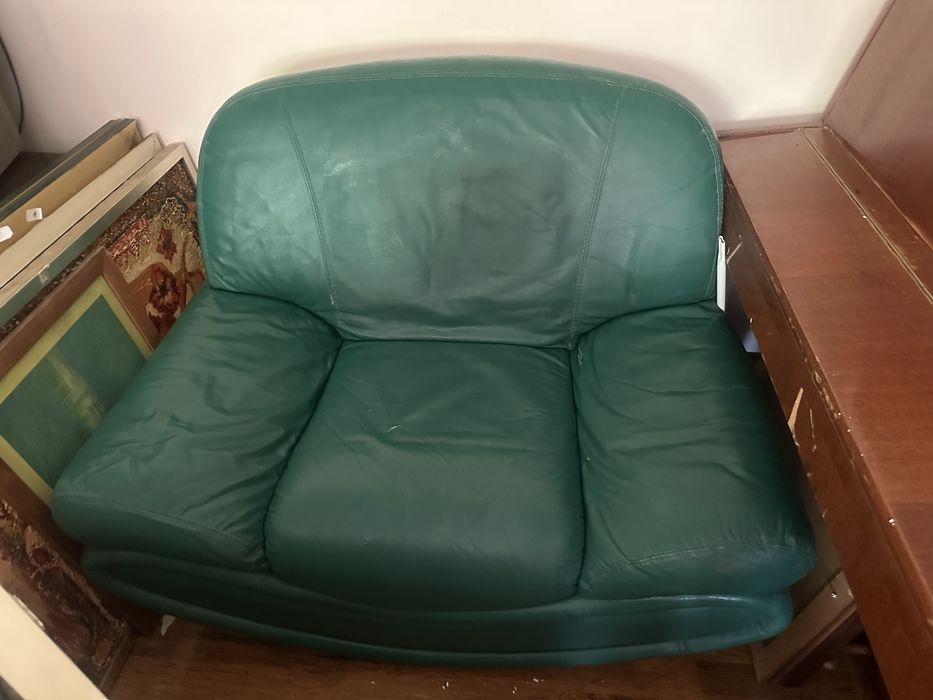 Кожаная мягкая мебель