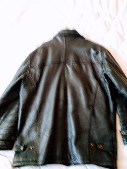 Продавам запазено кожено /телешки бокс/ мъжко яке