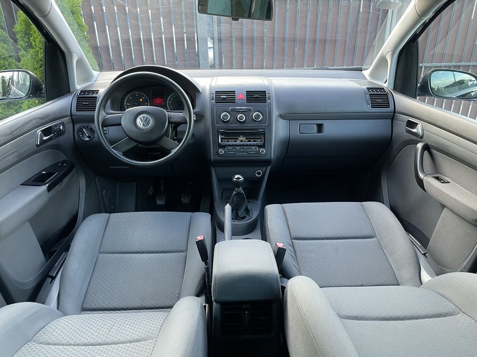 Volkswagen Touran 1,9 Diesel in 6 Trepte,Jante Aliaj,Geamuri Ionizate