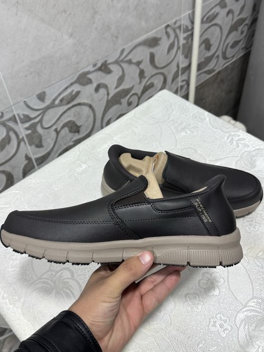 Срочно продается новый оригинальный Skechers