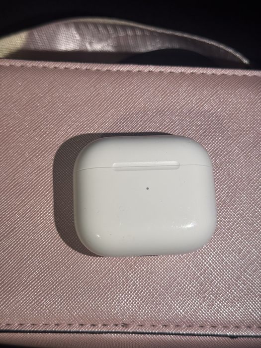 Кутия от Airpods 4