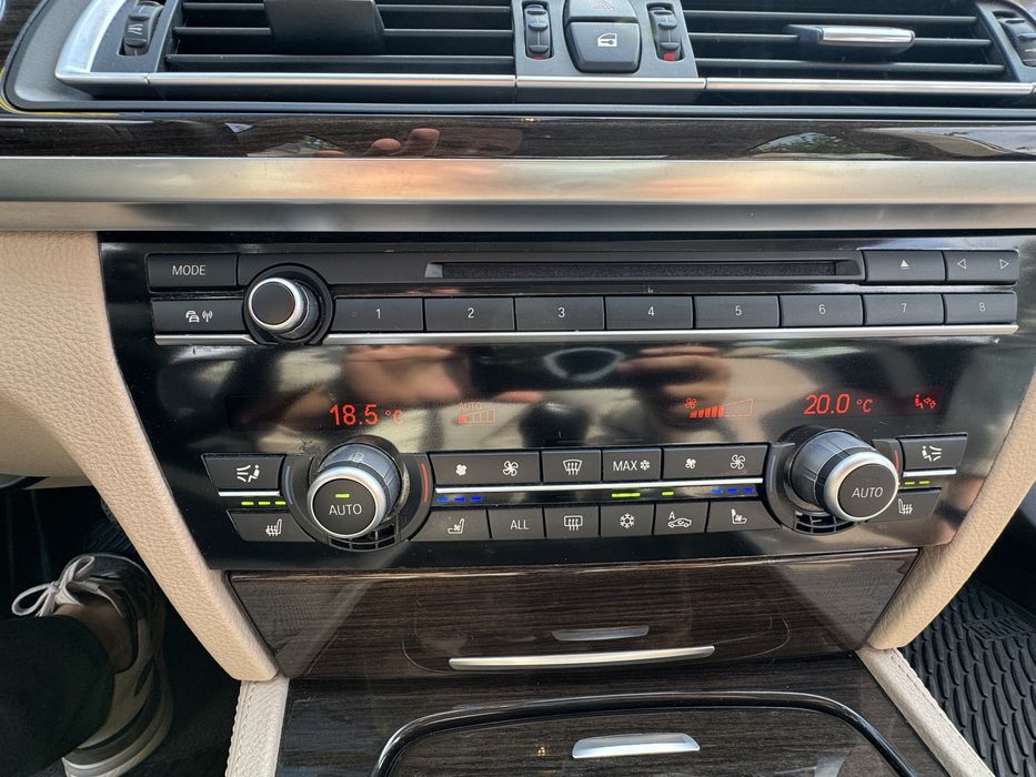 BMW SERIA 7 740d xDrive L– 146.000 km – impecabil, fără accidente