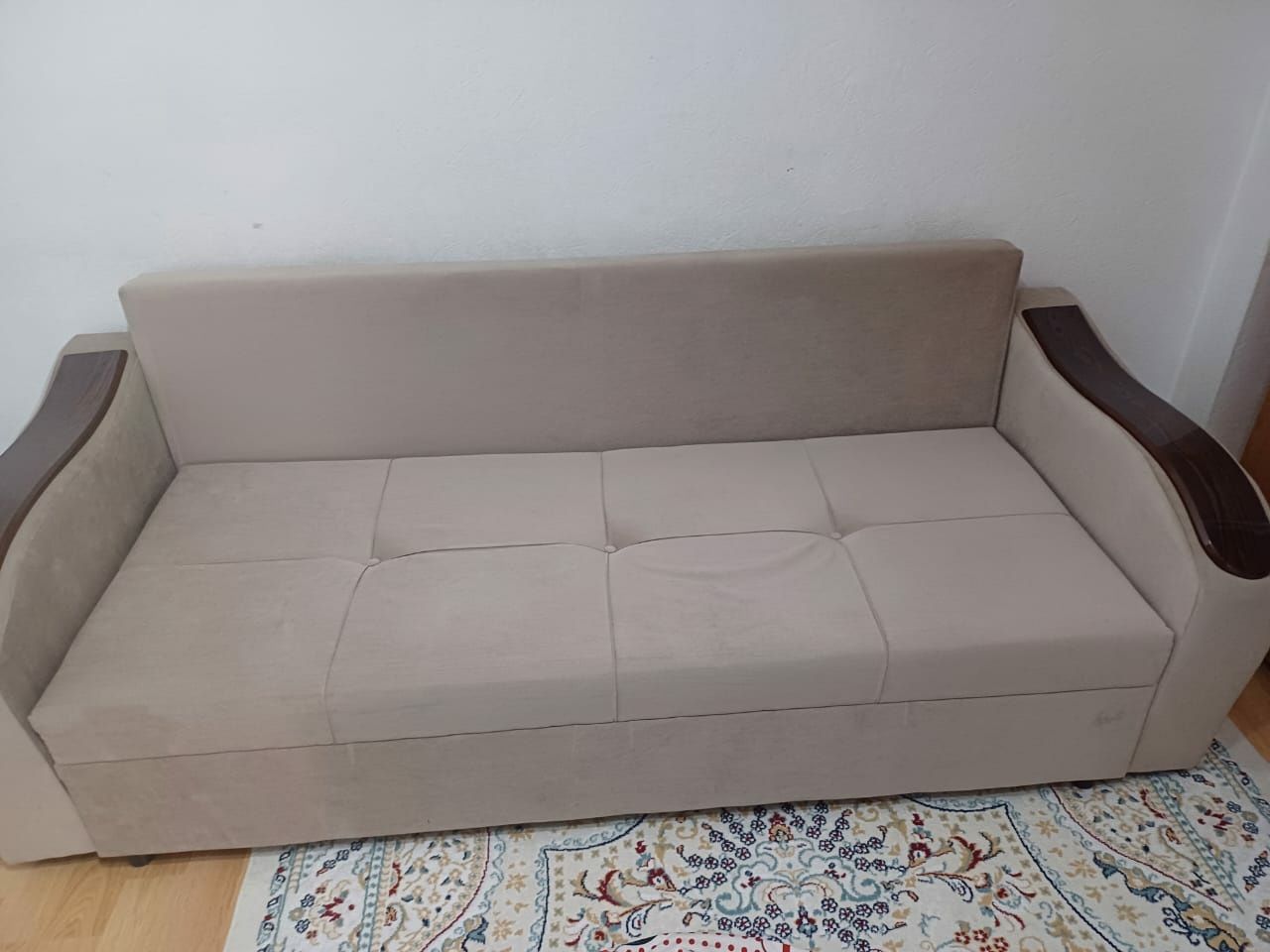 Продаю современный диван
