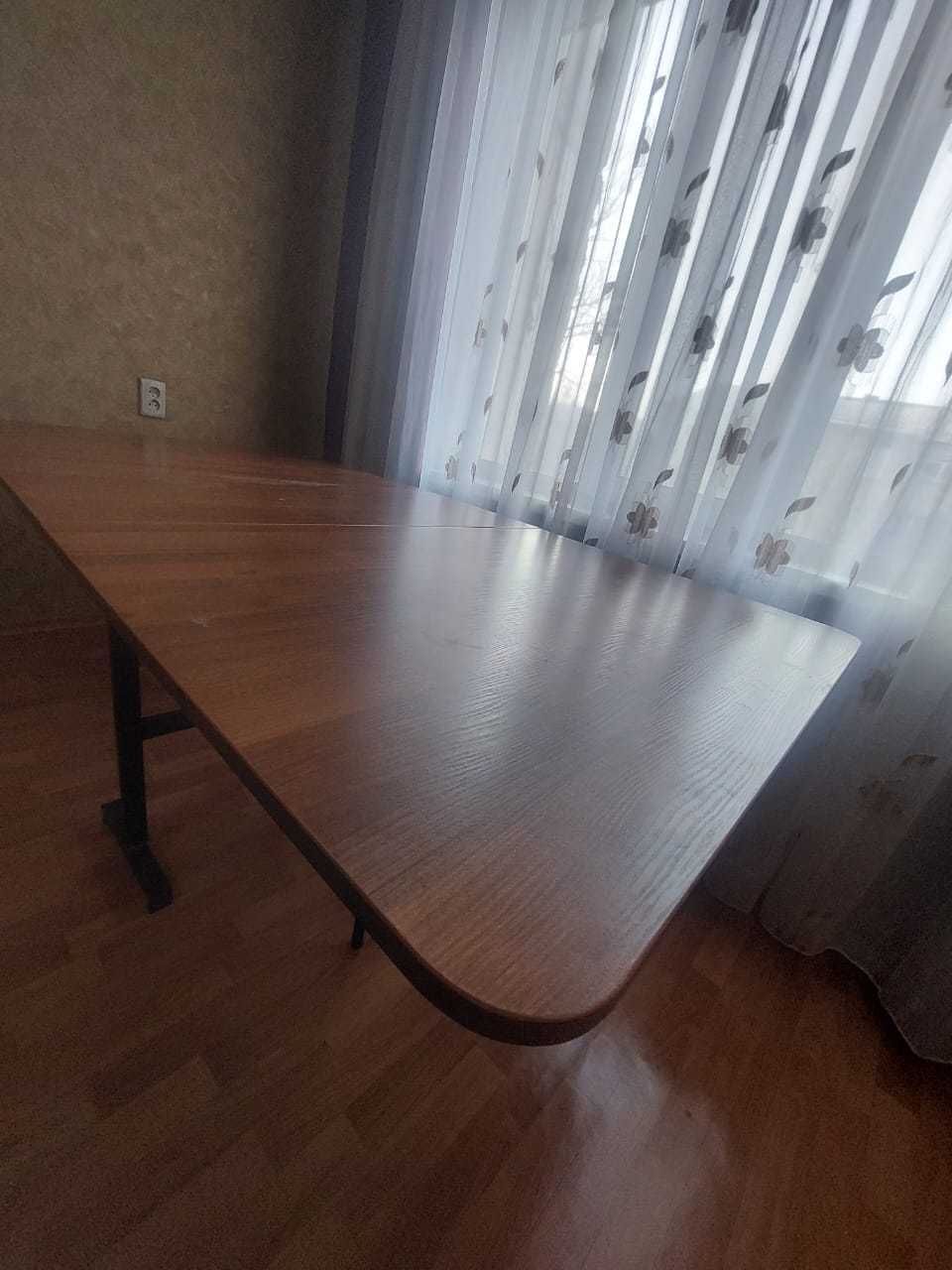 Стол для гостинной