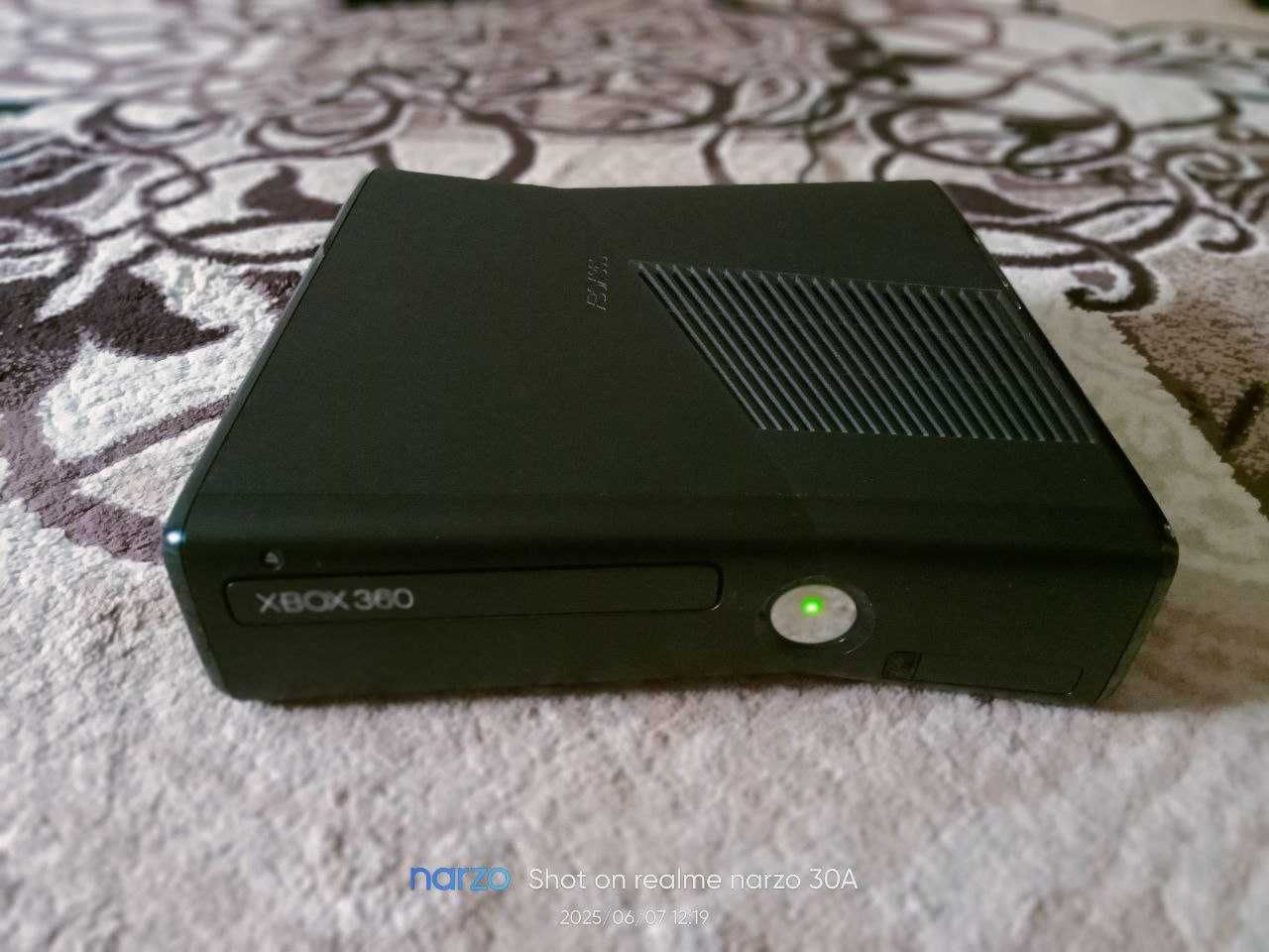 Срочно!! xbox 360 slim в идеальном состоянии прошитая!