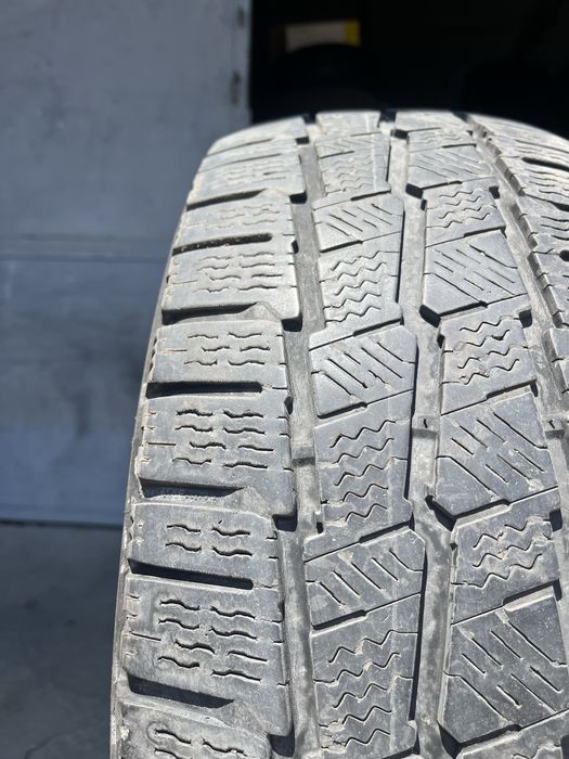 2 бр. гуми за бус 235/65/16C Michelin DOT 3818/2217 5 mm