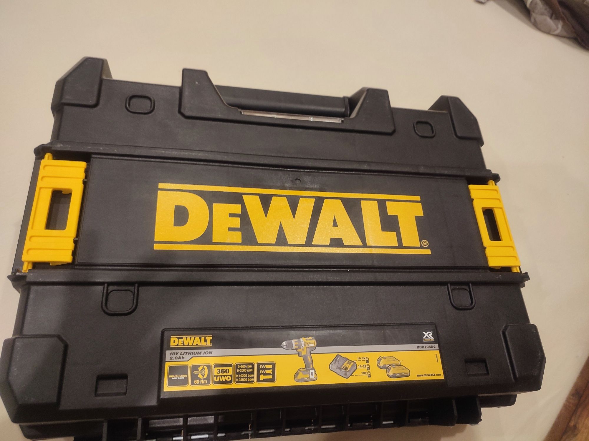 Акумулаторен ударен винтоверт DeWALT DCD795D2, 18 V, 60 Nm, с 2батерии