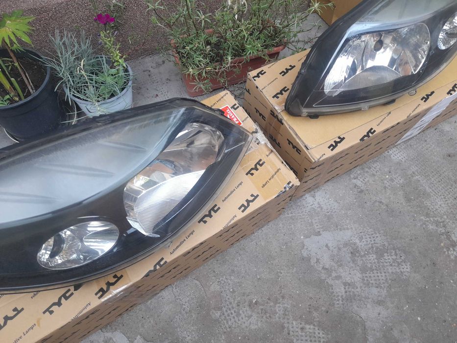 Far Sandero Original-Dreapta ( Elba )