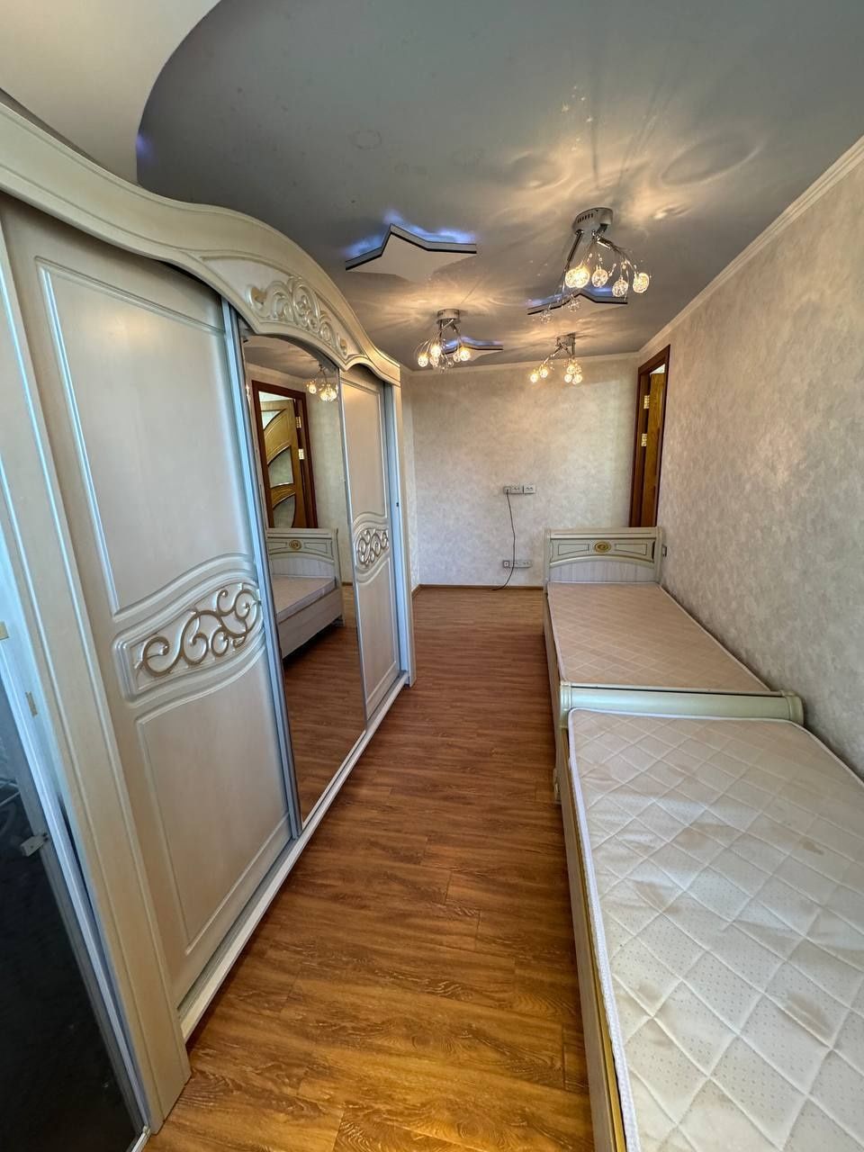 Kvartira продается 4/4/4 на Массив Эльбек