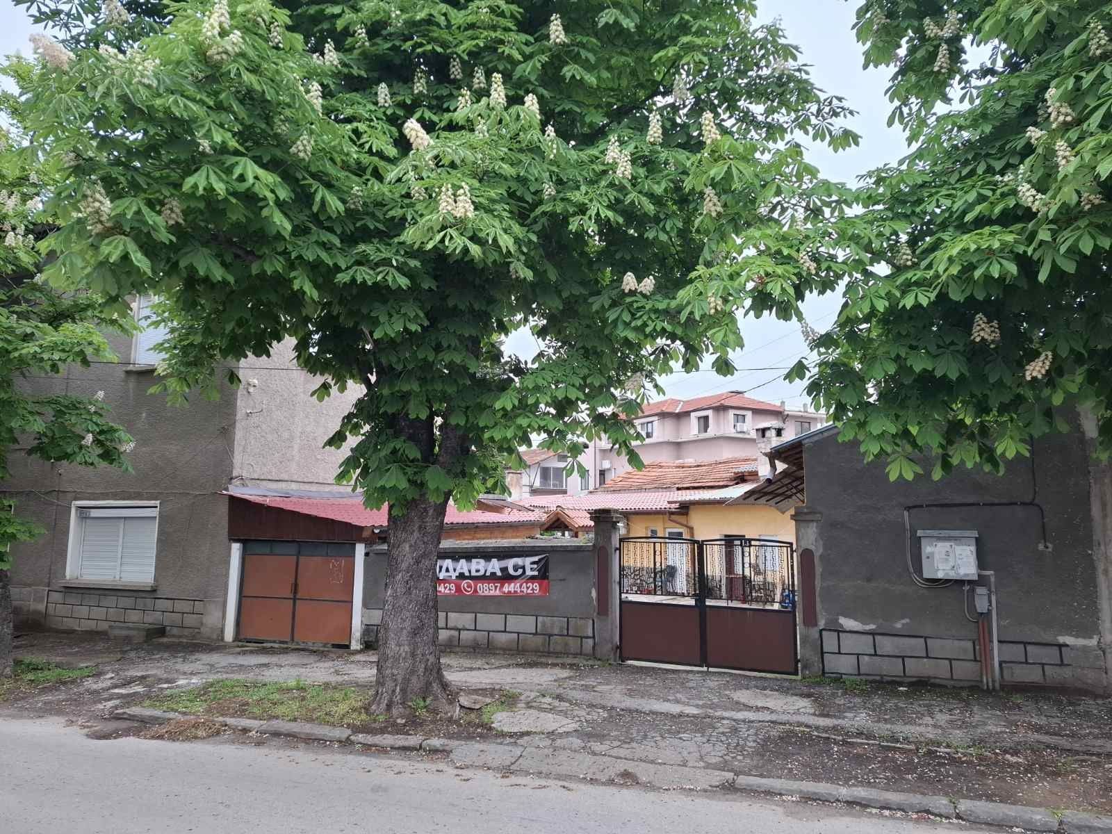 Продавам двуетажна  къща в гр.Червен бряг, област.Плевен