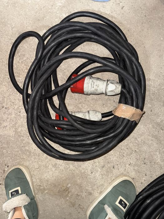 Cabluri trifazice de 10,15,20 metri