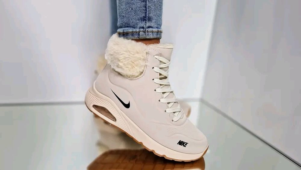 Nike бежови дамски боти (36-41)