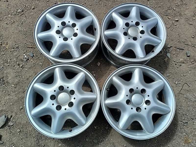 Продам оригинальные легкосплавные диски на автомашину Mercedes.