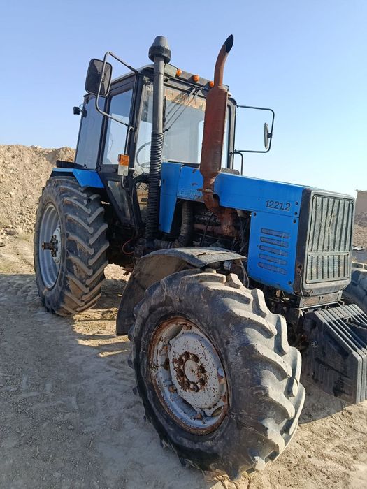 Traktor 1221 sotiladi