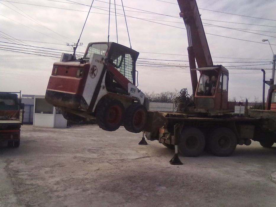 Bobcat cu picon burghiu gauri taiere beton asfalt subtraversari