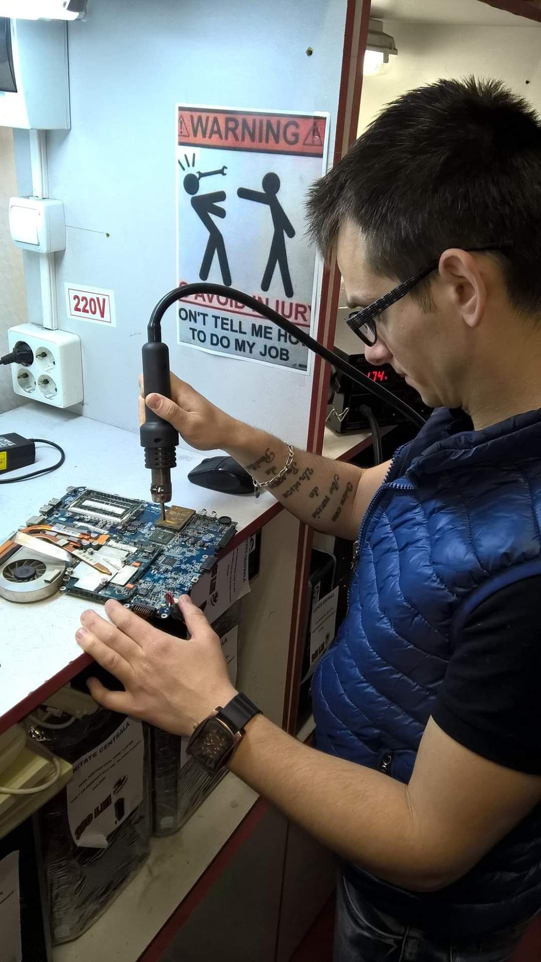 Reparatii calculatoare și laptopuri
