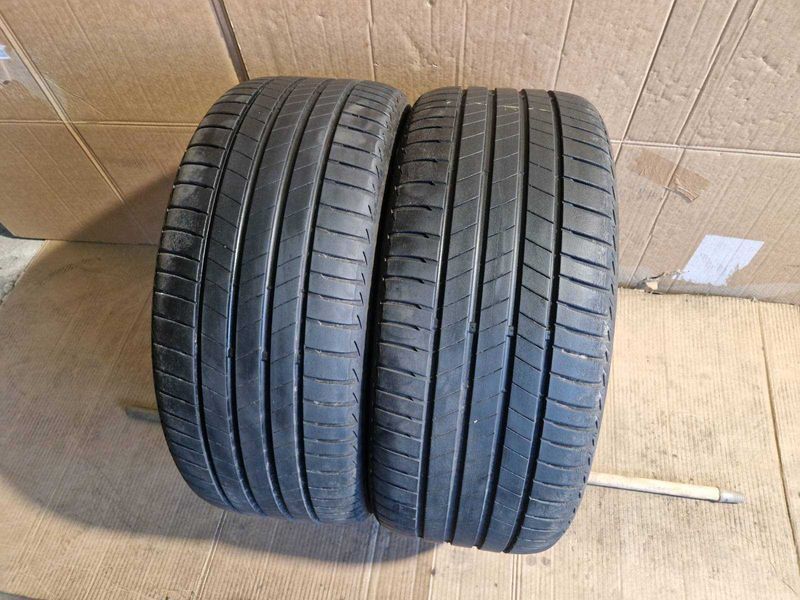 2 Bridgestone R19 245/40
летни гуми DOT3420