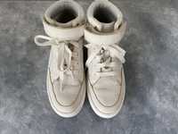 Продам женские белые кроссовки Timberland размер 37