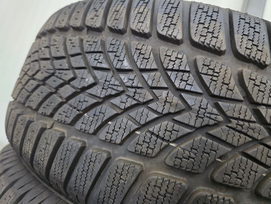 2бр Зимни гуми 225 50 17 - Dunlop