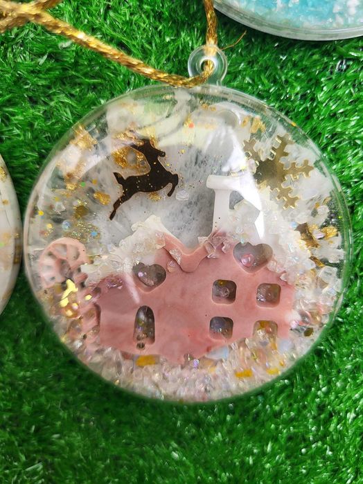 Коледни играчки от епоксидна смола