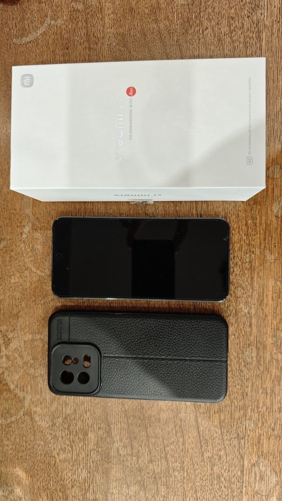 Продава Xiaomi 13  256GB 8GB RAM гаранция!